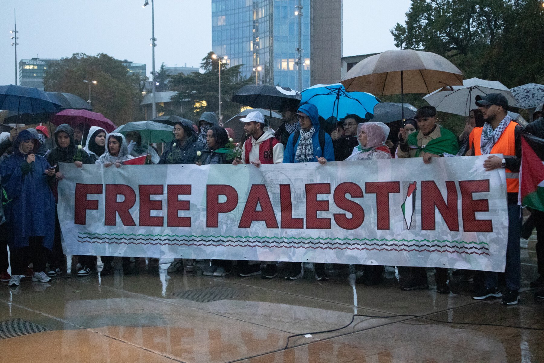 Rassemblement pacifique pour la Palestine : solidarité et appel à la paix à Genève