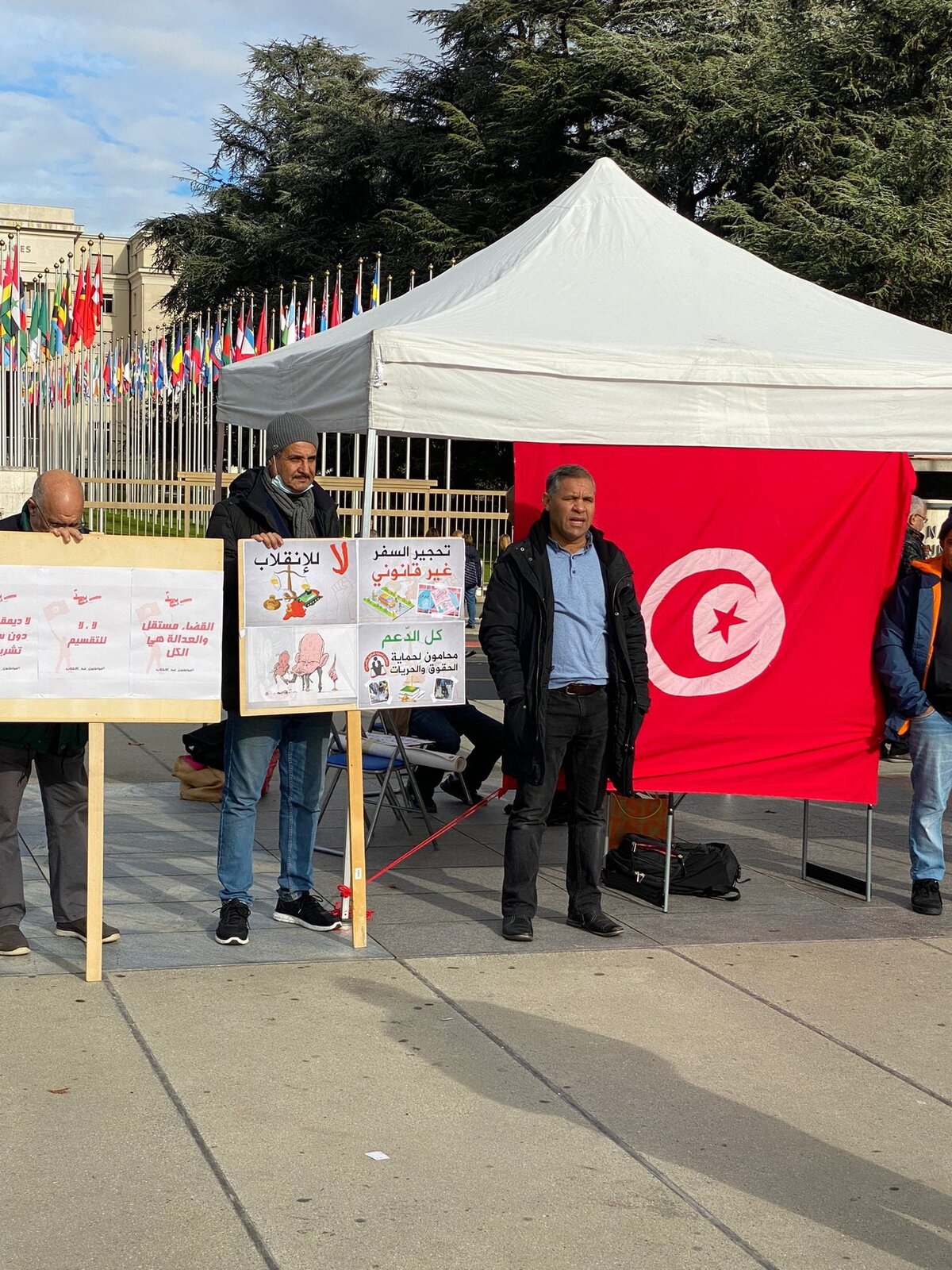 وقفة احتجاجية ضد الانقلاب ودفاعًا عن مكاسب التونسيين في الحرية والديمقراطية وضرورة احترام الدستور والمؤسسات – 14 نوفمبر في ساحة باردو